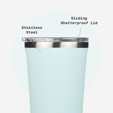 Corkcicle Classic Tumbler base antideslizante, estable en cualquier superficie.
