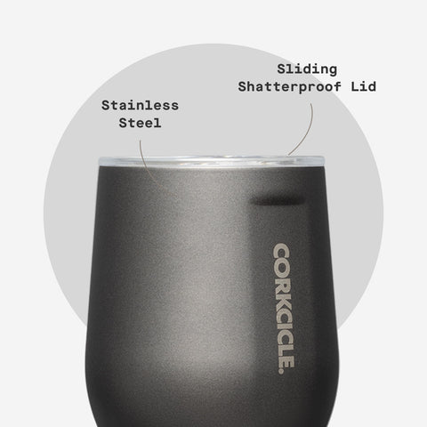 Corkcicle Uso diario para casa y fuera, manteniendo bebidas a temperatura adecuada.
