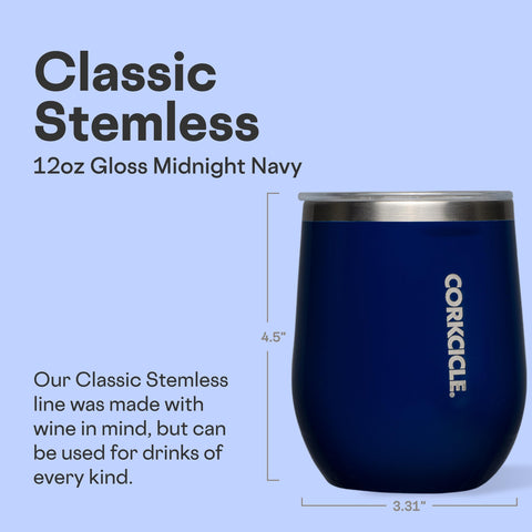 Corkcicle Vaso sin tallo con tapa deslizante evita derrames durante viajes.