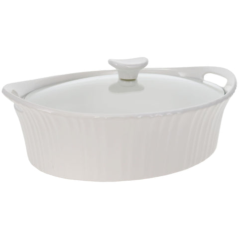 La cazuela oval CorningWare Blanco Francés en uso dentro del horno.
