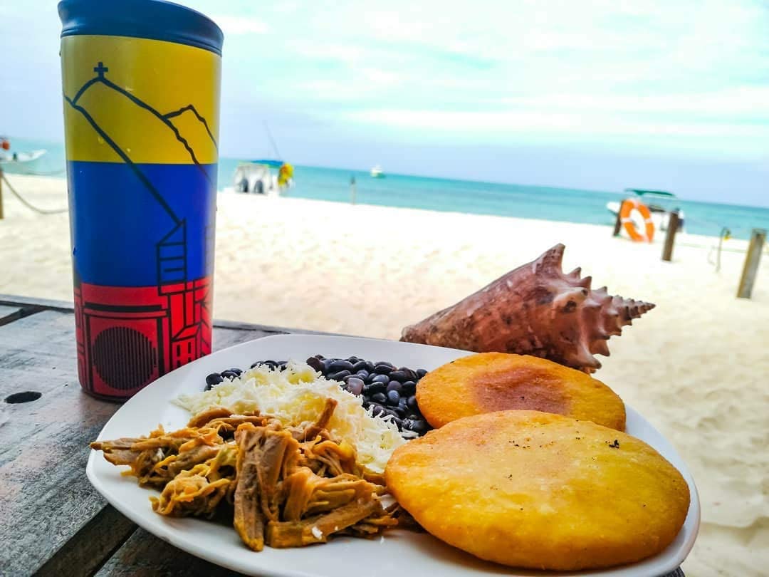 Costablue Venezuela, limpieza sencilla; lavado a mano recomendado para conservar el acabado