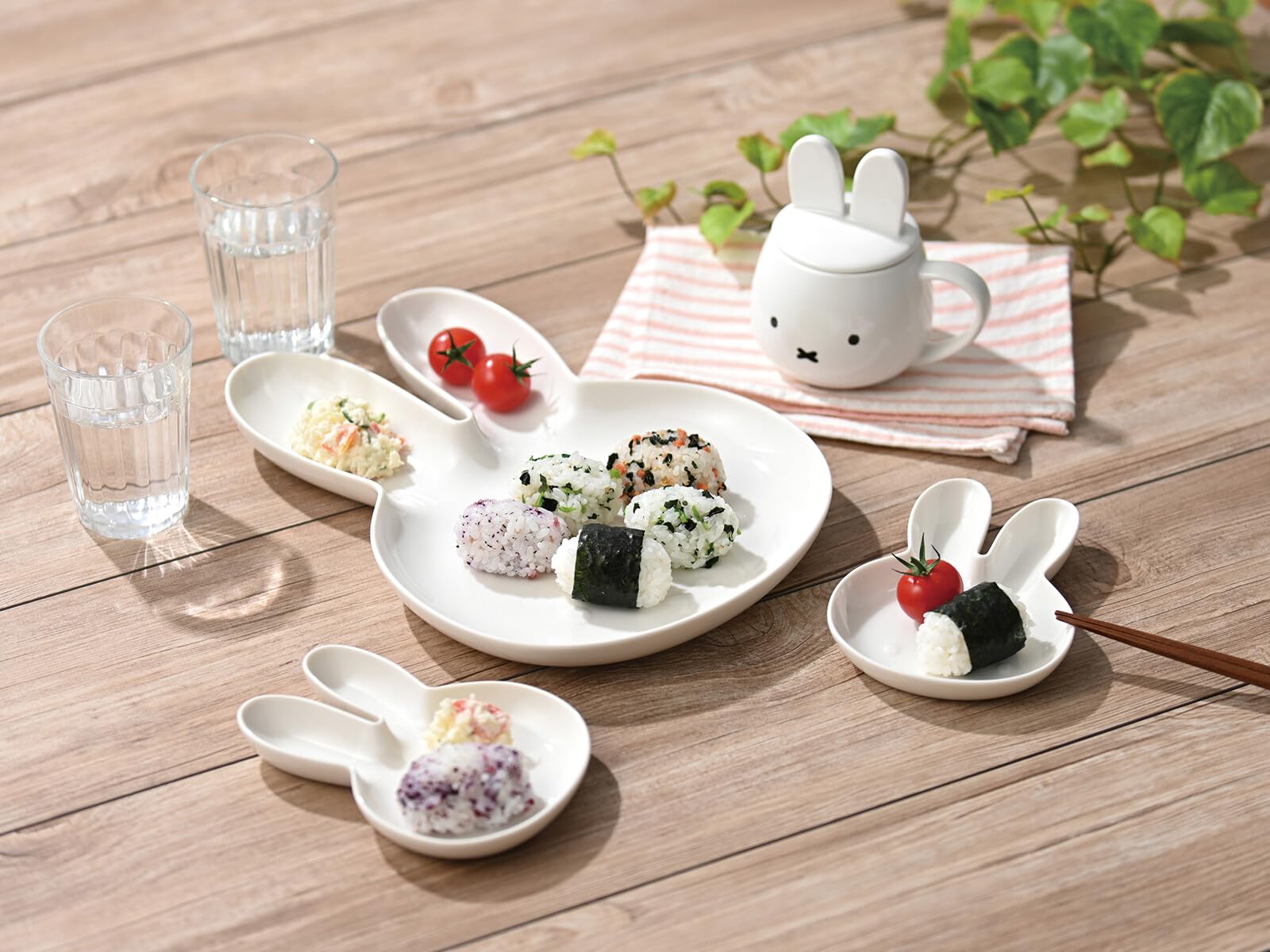 Porcelana blanca de COTONOHA aporta aspecto limpio y sofisticado