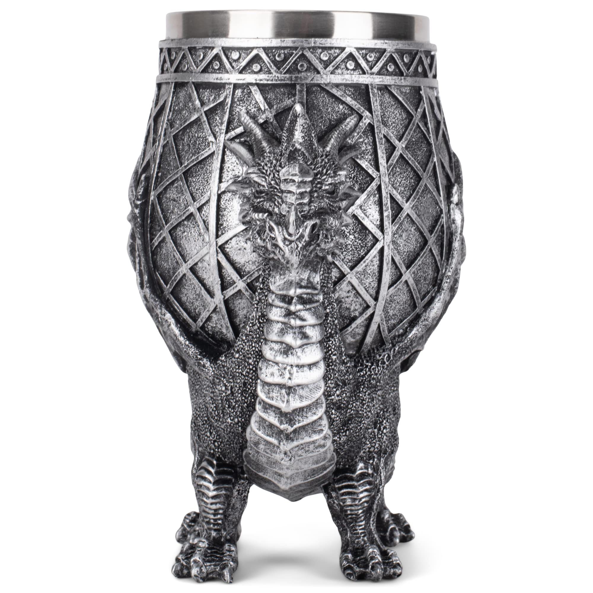 Base con garras sostiene la copa, combinando seguridad y arte artesanal.