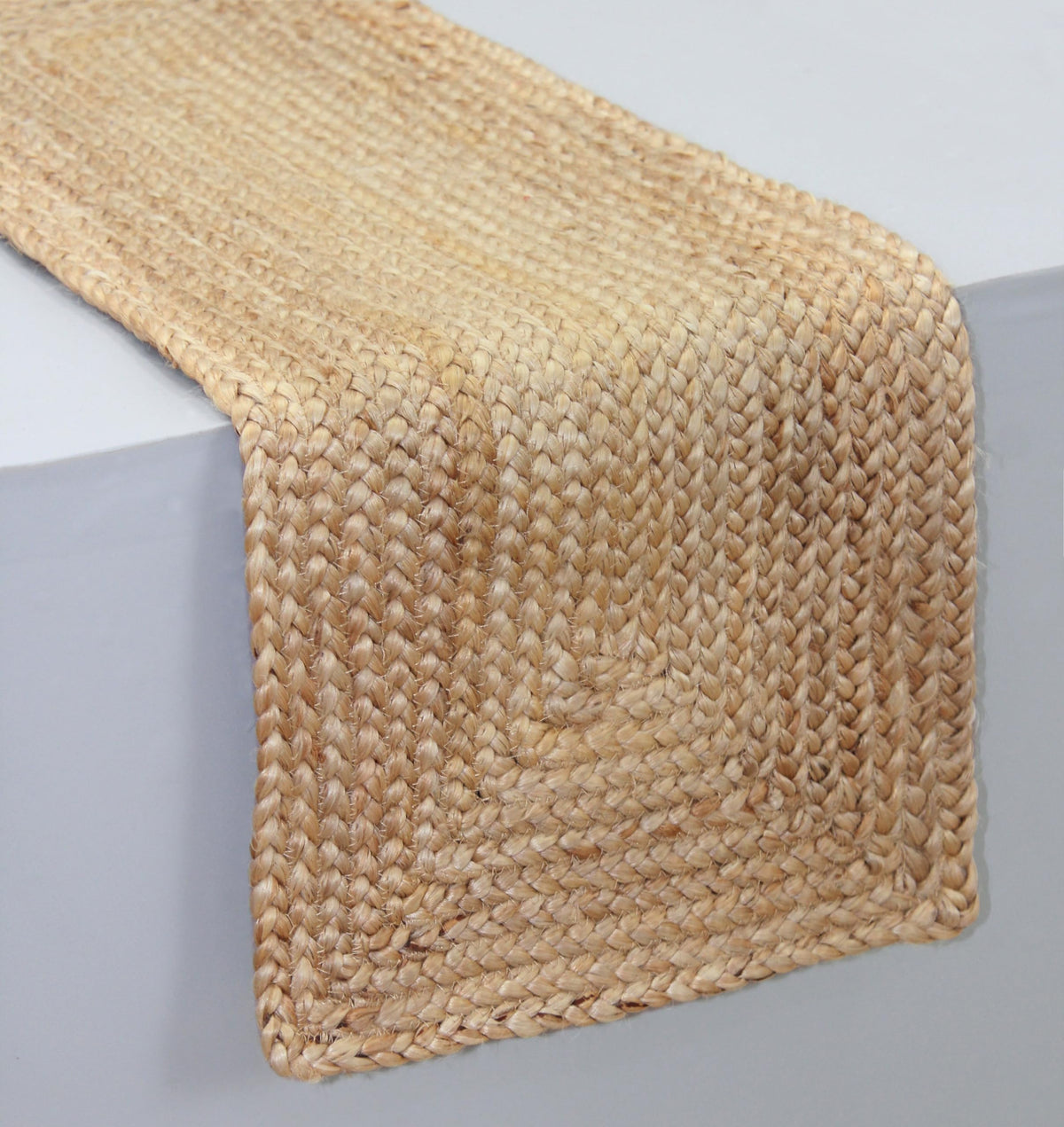 Mantel de yute trenzado de COTTON CRAFT para mesa elegante.