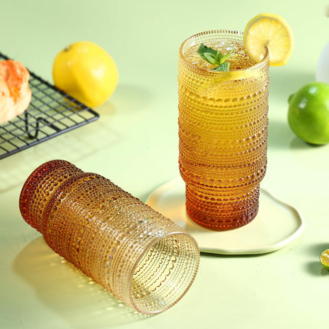 Vaso Cowjut verde oscuro con relieve, perfecto para jugos