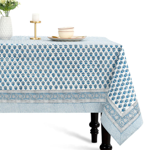 Mantel CPC Cotton Print Club, azul floral, ideal para cenas elegantes al aire libre.