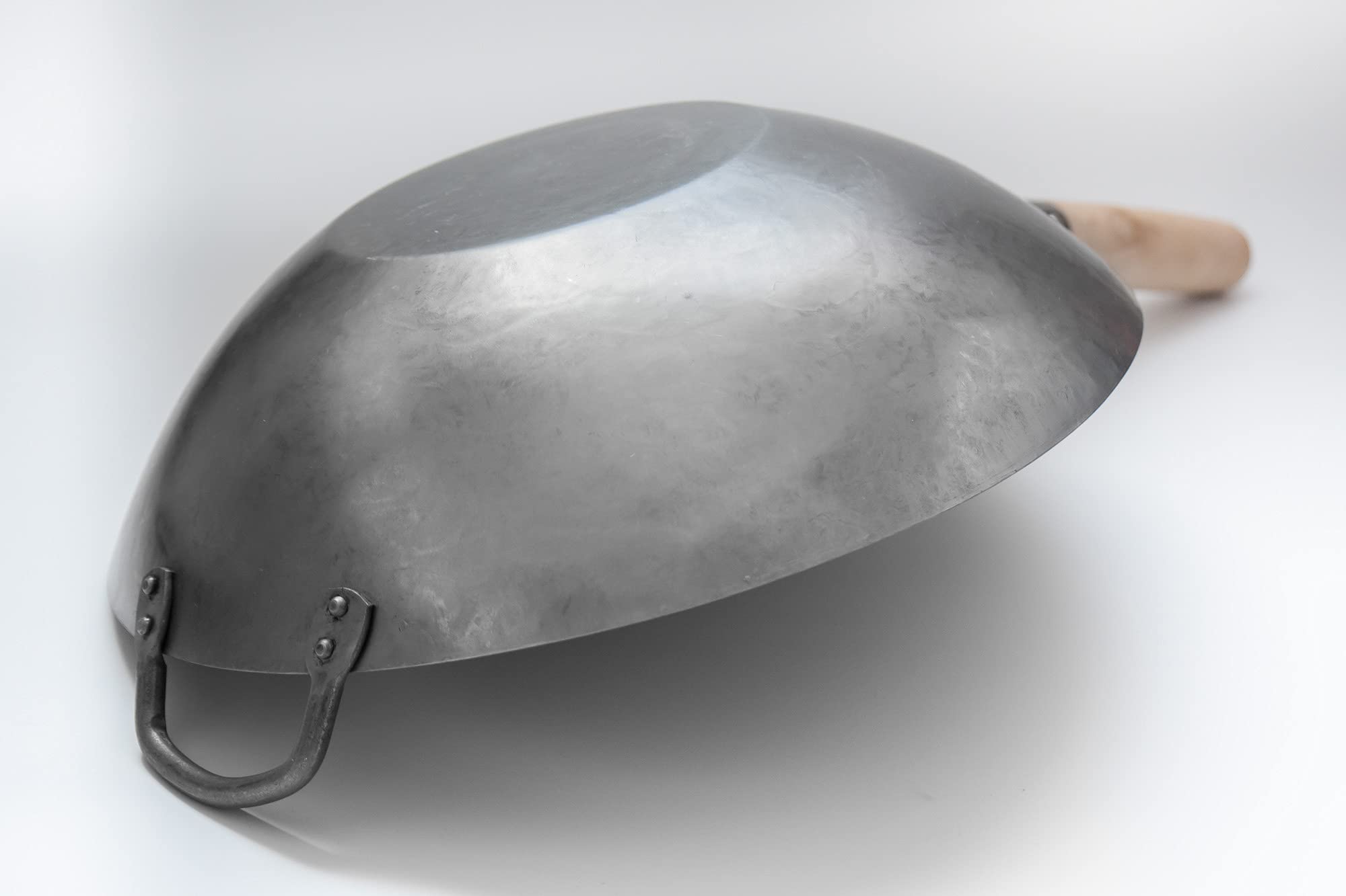Craft Wok con asa auxiliar de acero estable para levantar la olla caliente.
