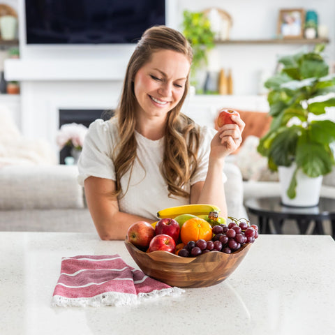 Ensalada, pasta y snacks servidos con estilo Crafted Finesse