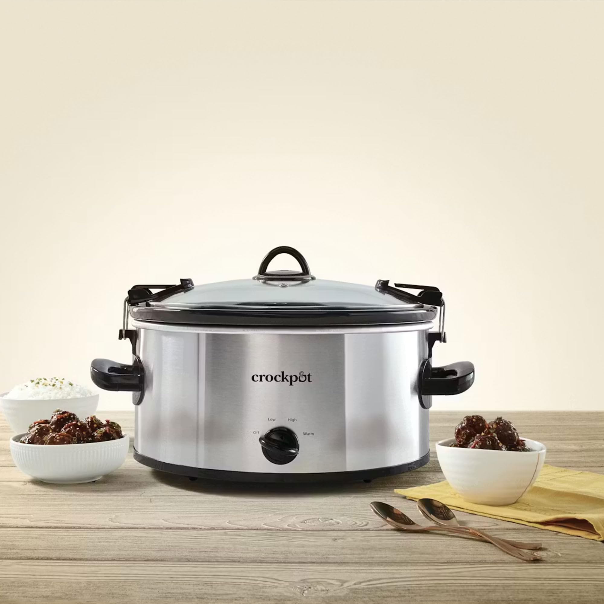 Crock-Pot Cook N Carry con manijas ergonómicas para transporte cómodo.