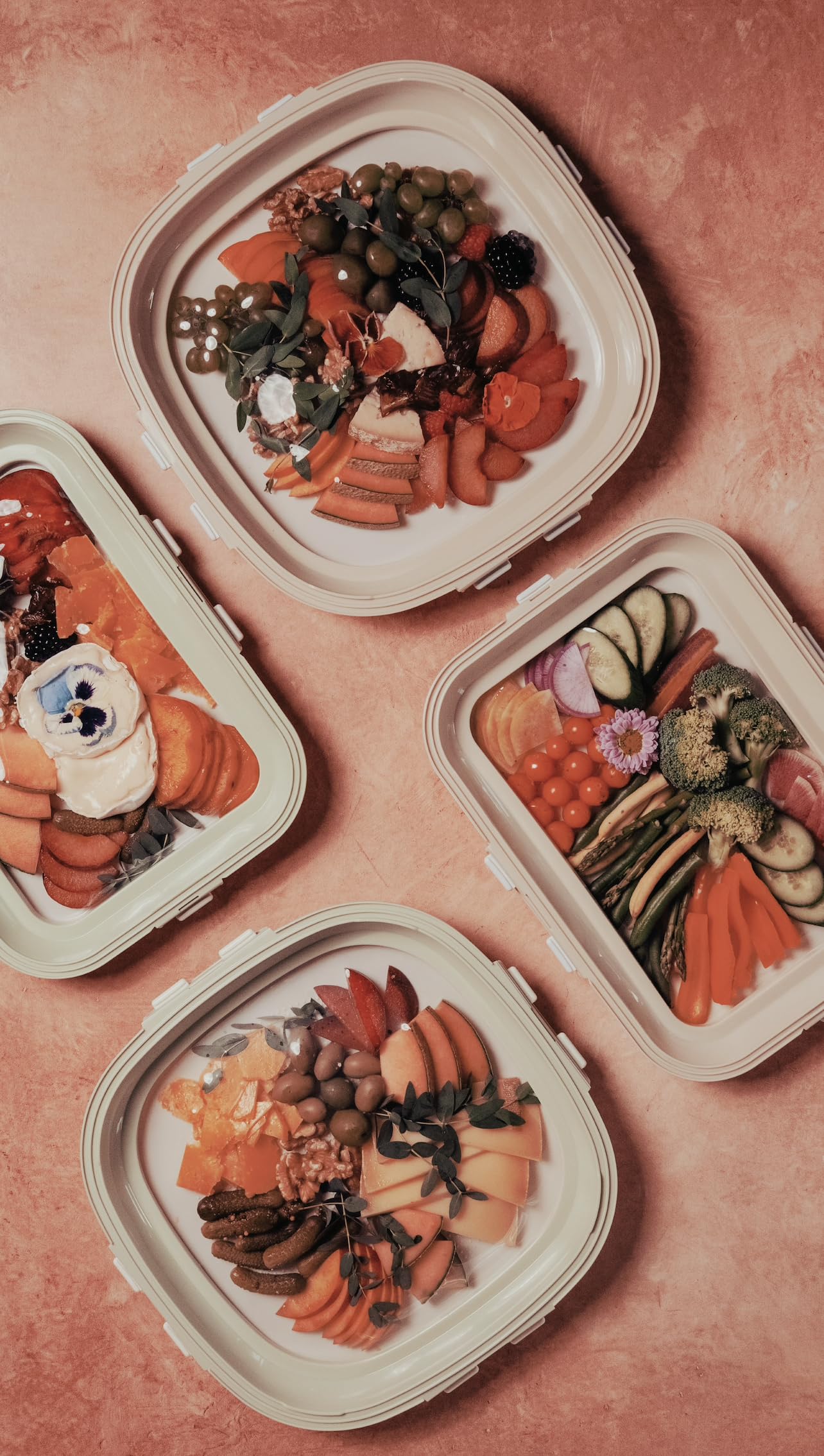 Crudités pack dos bandejas crema para almacenamiento práctico.