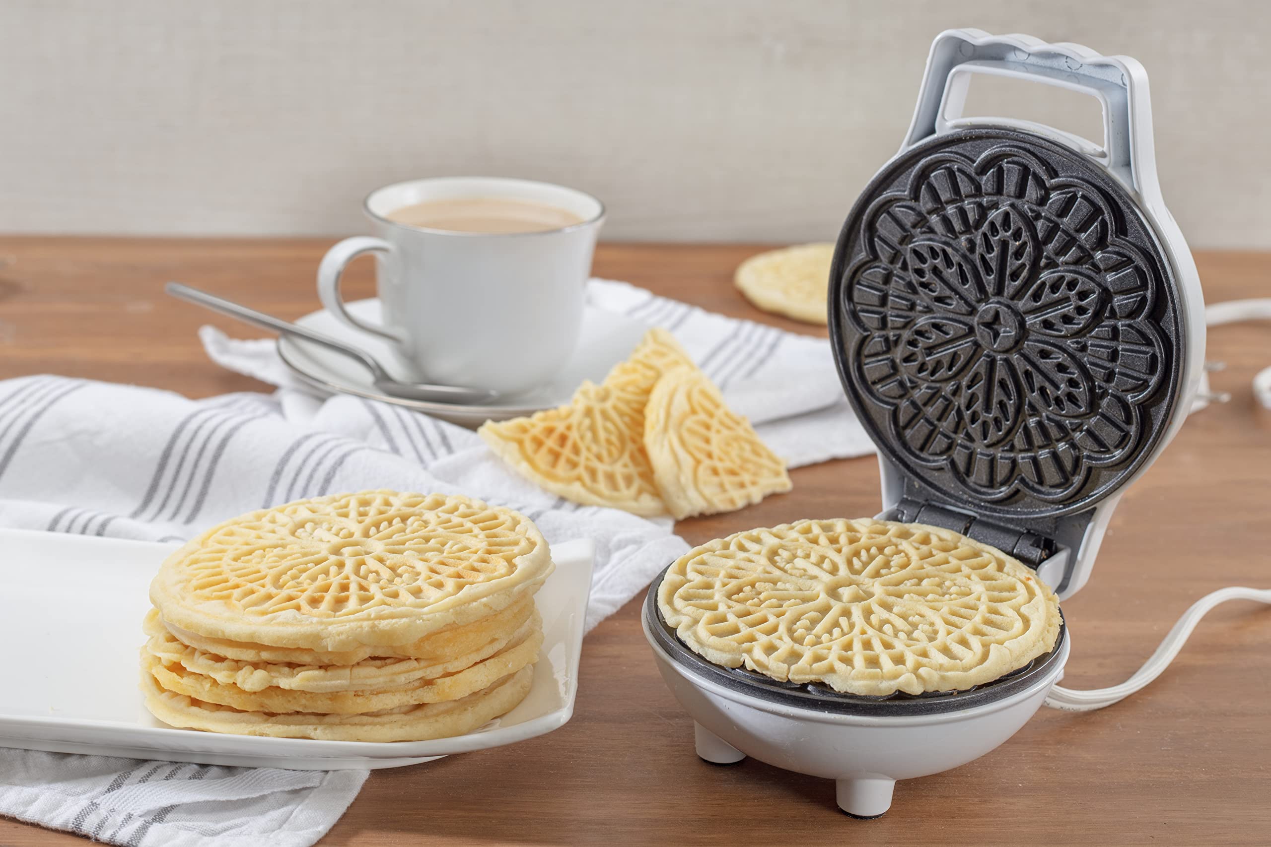 Diseño compacto de Cucinapro: almacenamiento vertical práctico en cocinas pequeñas.