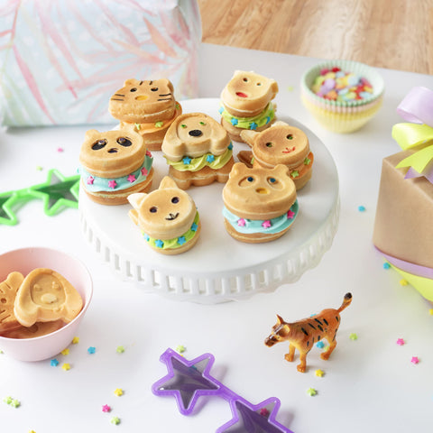 CucinaPro Waffle Wow muestra moldes animales adicionales para crear más divertidos bocadillos.