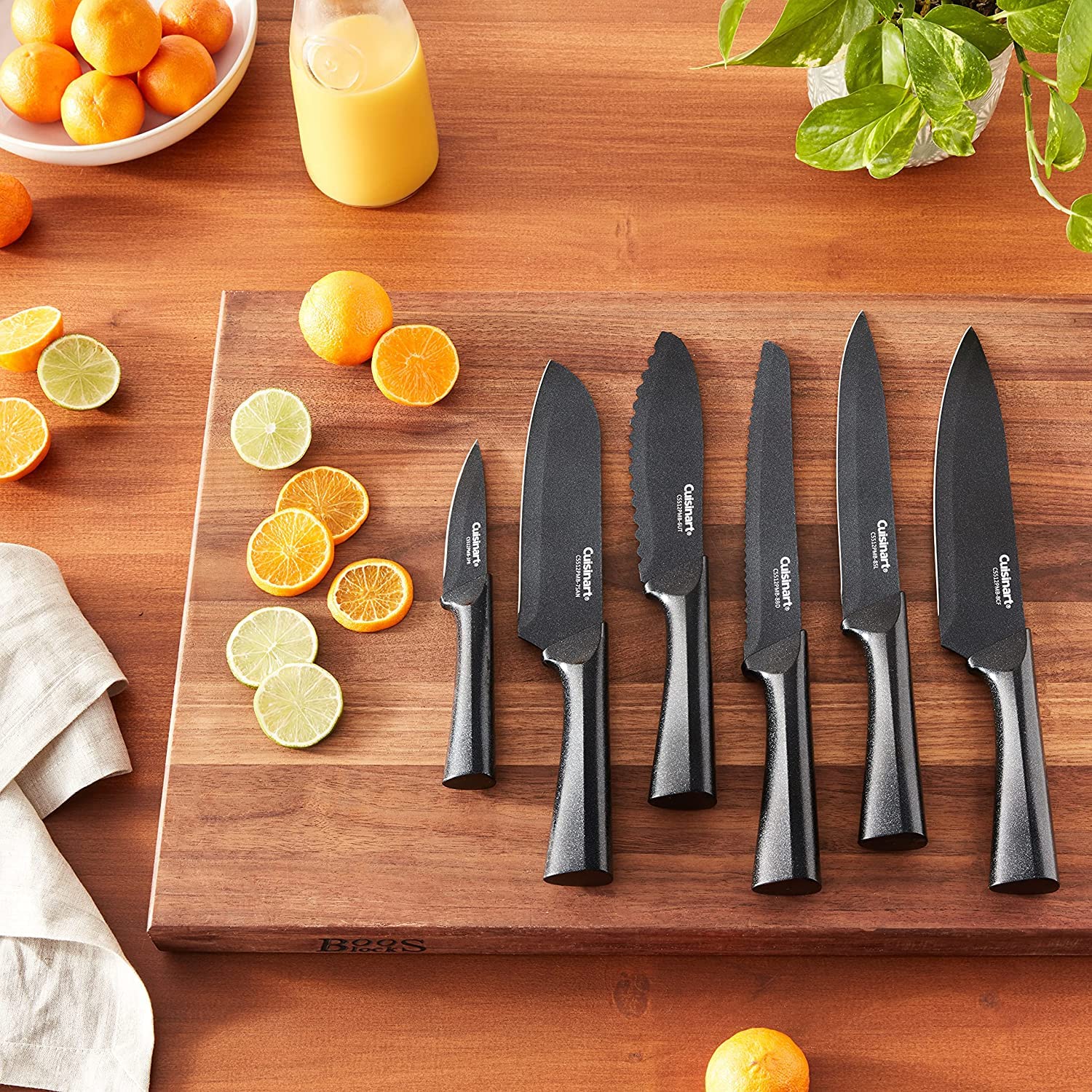 Cuchillo utilitario serrado de 6.5 pulgadas Cuisinart para cortes versatiles.