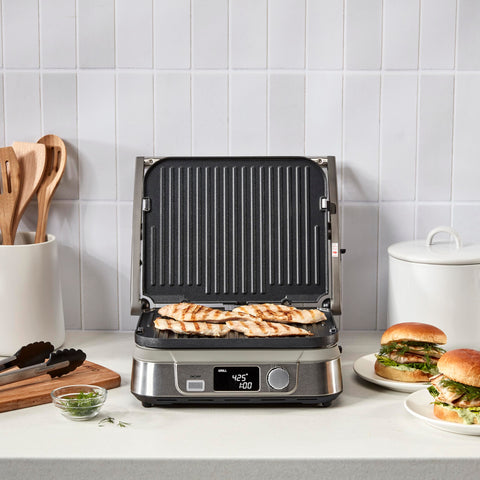 Cuisinart Griddler 5-en-1 acabado inoxidable y diseño compacto.