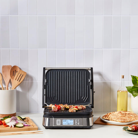 Cuisinart Griddler abre plano para una doble superficie y mayor capacidad de cocción.