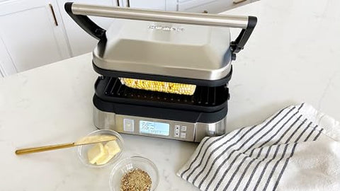 Cuisinart Griddler muestra inclinación de placas para distribuir grasa y calor uniformemente.