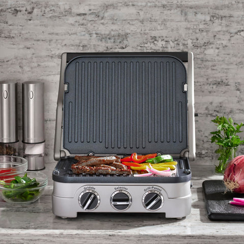 Cuisinart Griddler muestra tapa flotante para uso versátil en la cocina