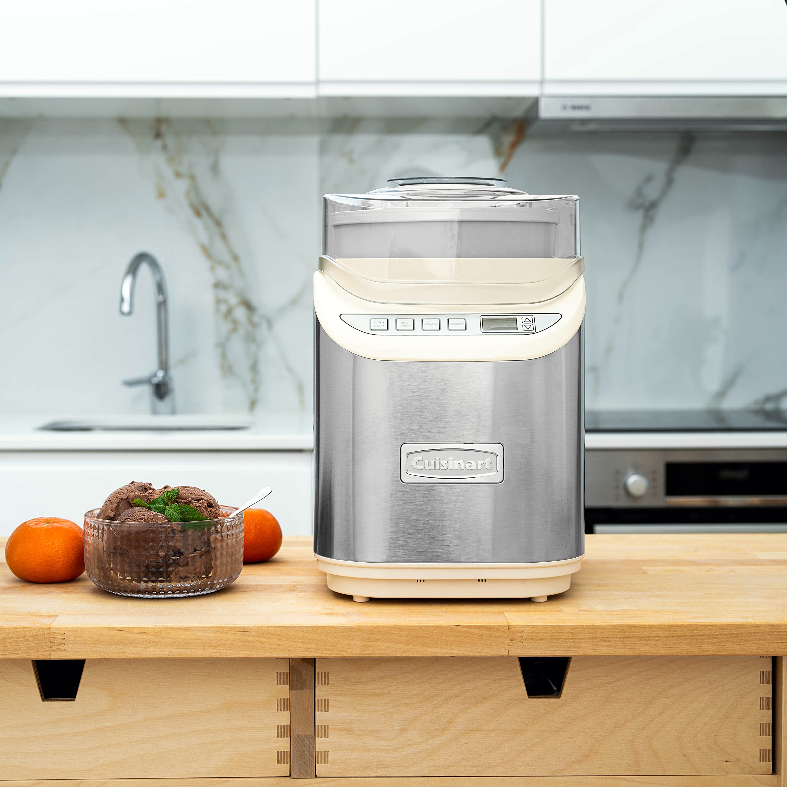 Cuisinart ICE-70CRM con pantalla de control para temporización precisa.