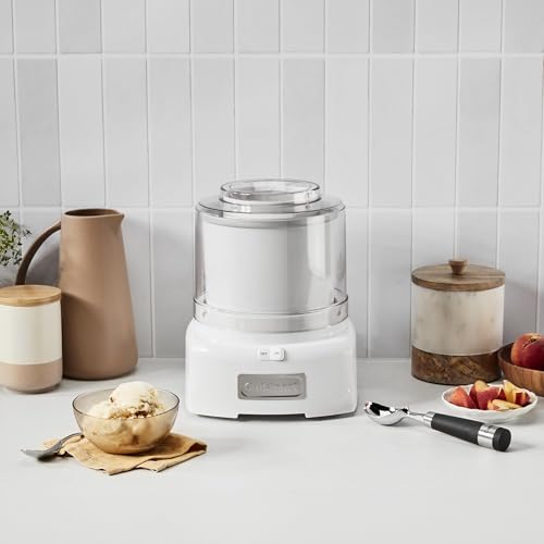 Cuisinart máquina de helados con tapa transparente y salida amplia para añadir ingredientes.