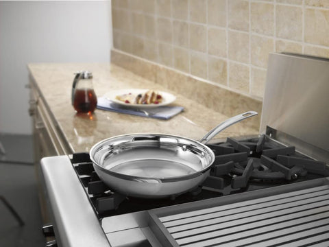 Cuisinart MultiClad Pro distribución de calor uniforme para cocinar sin puntos calientes.