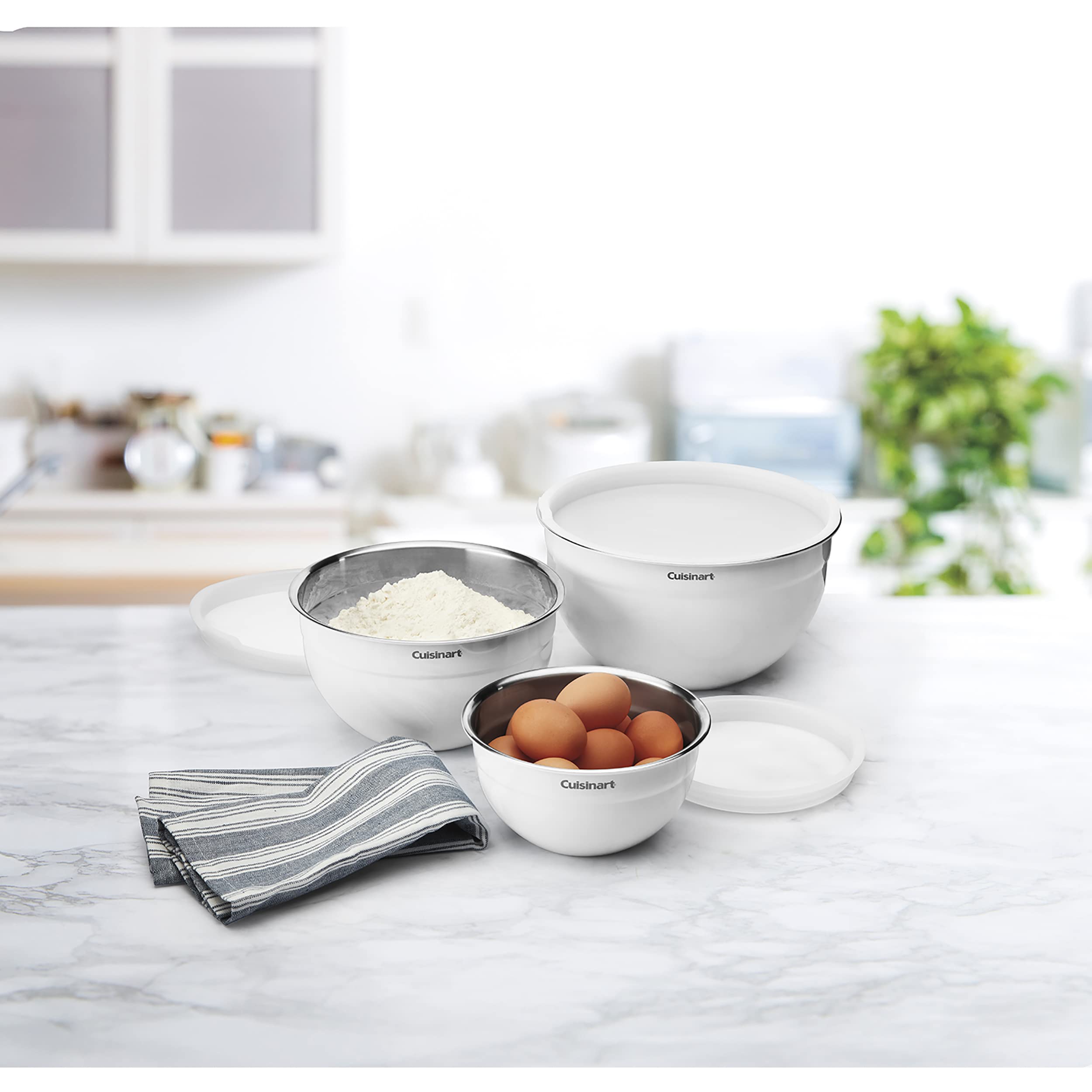 Tazón blanco Cuisinart 5 qt con tapa, ideal para grandes lotes.