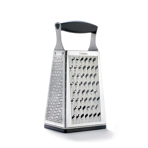 Rallador Cuisipro de acero inoxidable con mango ergonómico y 4 caras para quesos y verduras.