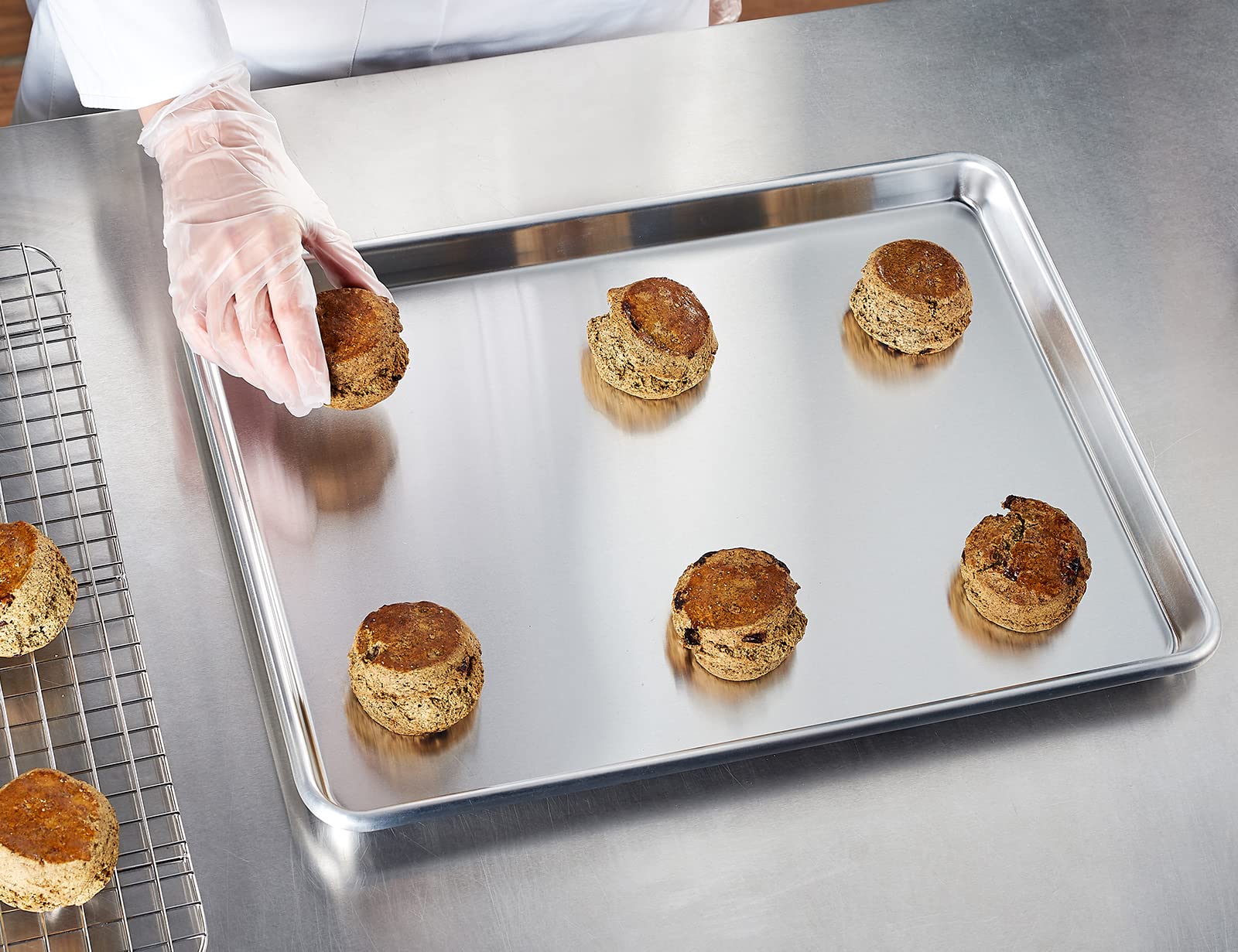CURTA bandejas apiladas tamaño medio 18x13, ahorro de espacio en cocina comercial.