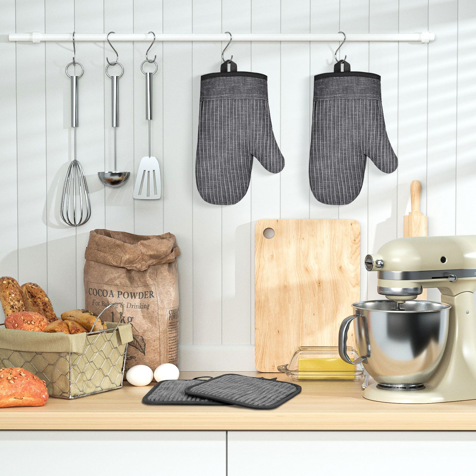 CUSIRA guantes en uso diario en la cocina para cocinar y gratinar.