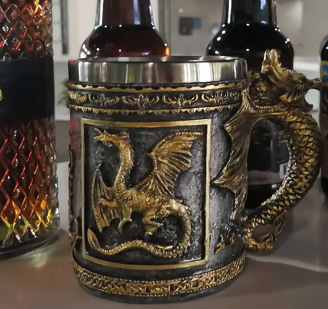 Taza dragón medieval de CUZOKOLA, ideal para colección o regalo Dragones y Mazmorras