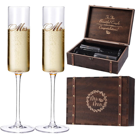 Copa de champán Cyrelwing con grabado Sr y Sra, brindis nupcial elegante.