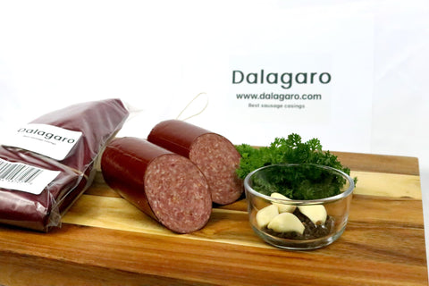 Dalagaro embutido preparado para ahumar gracias a manga fibrosa lista