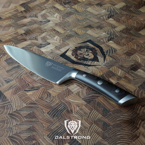 Dalstrong Gladiator cuchillo chef 8 pulgadas certificado NSF cumple normas de seguridad alimentaria.