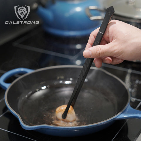 Pinzas de recubrimiento para delicados remates culinarios y manejo preciso.