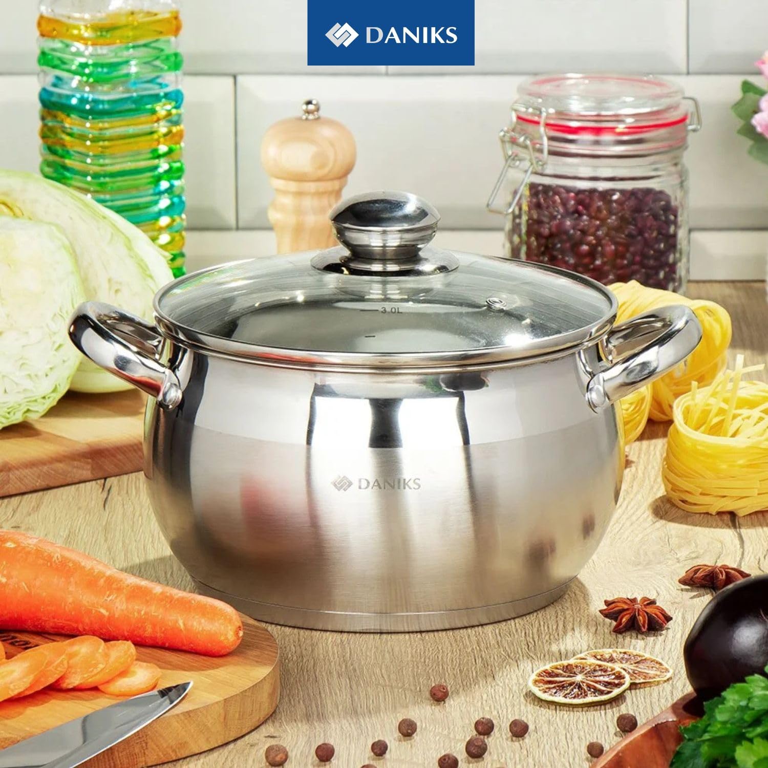 Daniks comparación de tamaño al lado de utensilios, muestra capacidad