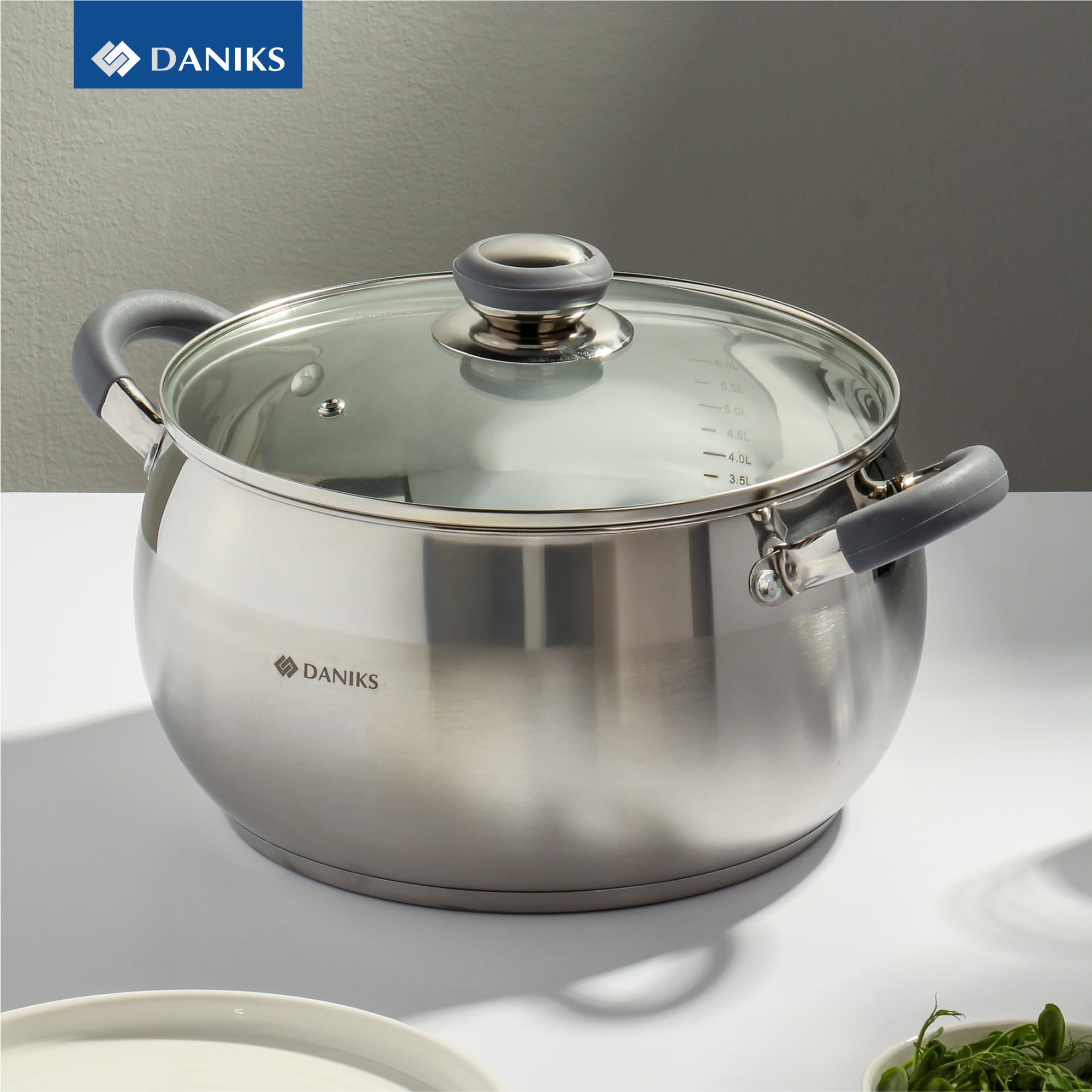 Daniks olla de 7 cuartos, capacidad ideal para guisos grandes.