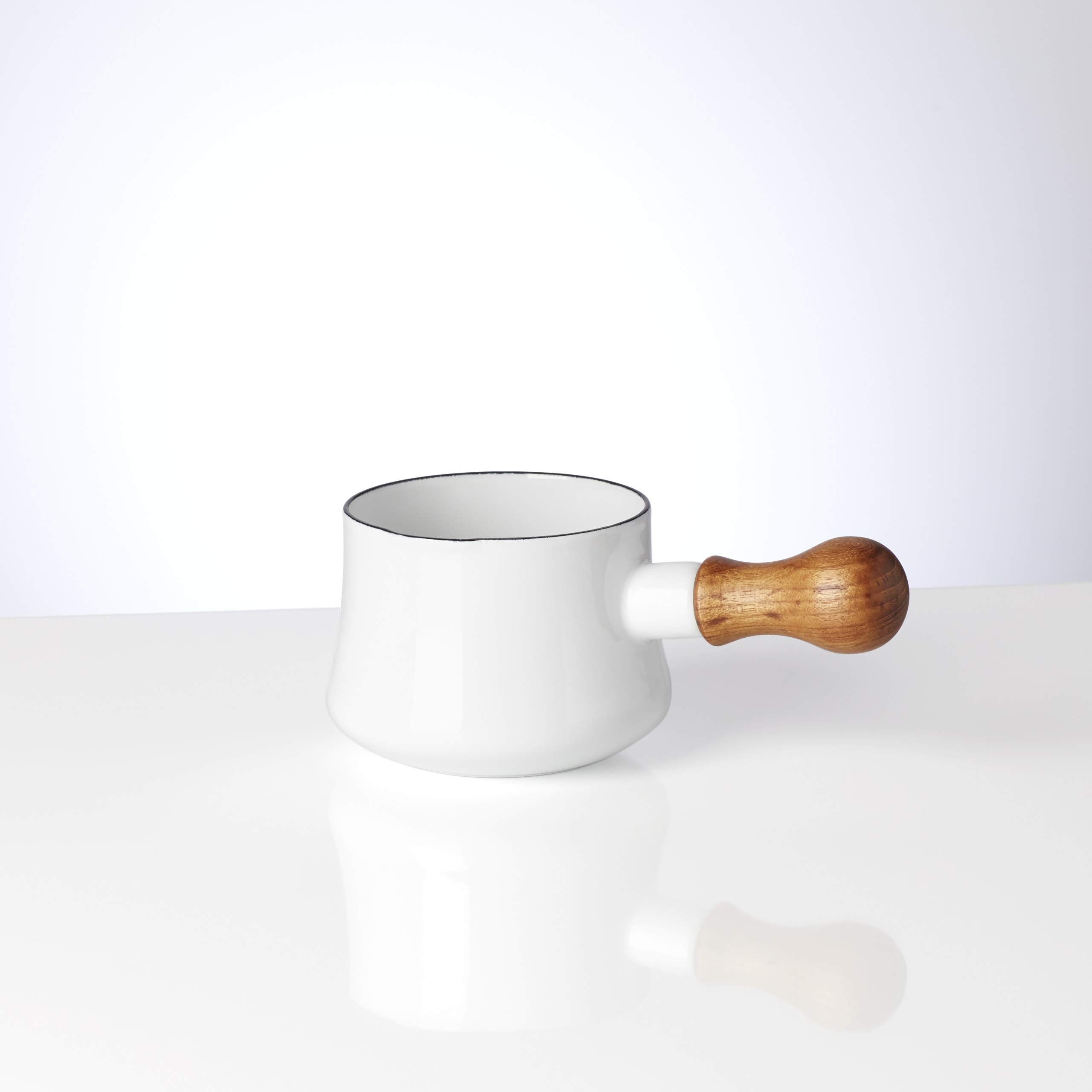 Dansk Kobenstyle Mantequilla Blanca, capacidad 19oz para porciones pequeñas.