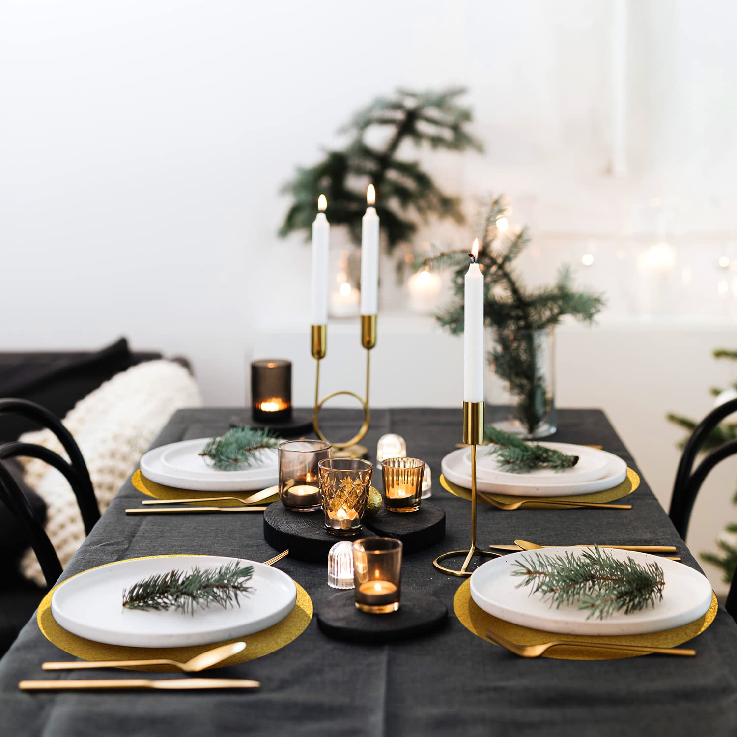 Ambiente de comedor elegante con manteles Datyiiha