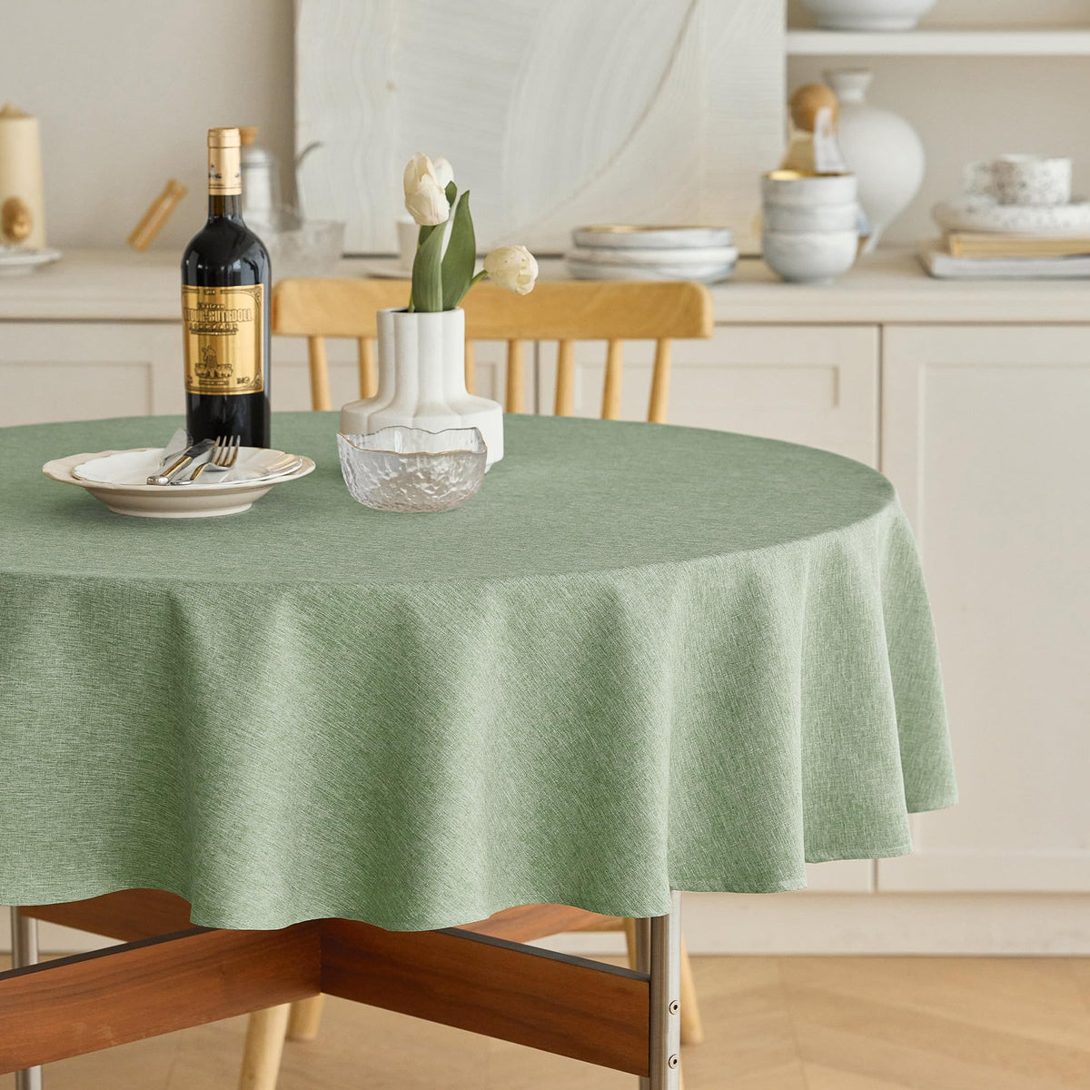 Mantel Decorelia redondo de 60 pulgadas en Sage Verde, impermeable y protege la mesa.