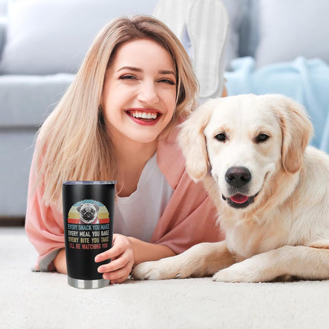 DECZHIYU taza insulada pug con tapa, ideal para evitar derrames durante el transporte.