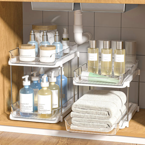 Delamu dos estantes para baño tras el lavabo ofrecen almacenamiento práctico.