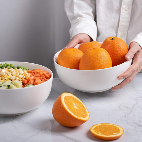 Mesa lista con tazones DELLING para servir con estilo.
