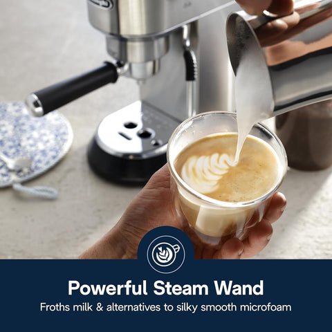 Dispositivo de vapor LatteArt en la De'Longhi Dedica Arte para espuma suave.