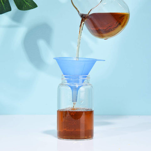 Delove embudo grande para botellas, maneja líquidos con control.