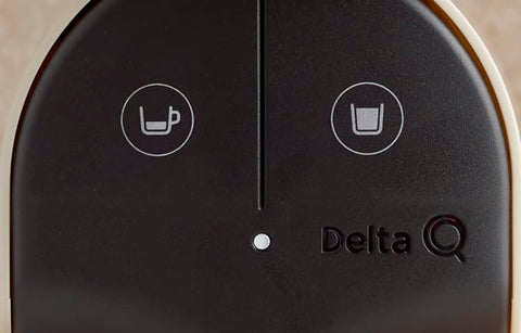Delta Q Quick Espresso, depósito para 10 cápsulas, orden y capacidad.