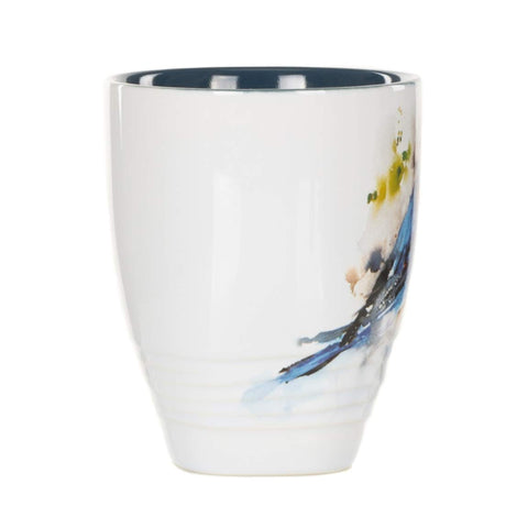Detalle del pájaro azul en acuarela en la taza DEMDACO Dean Crouser.