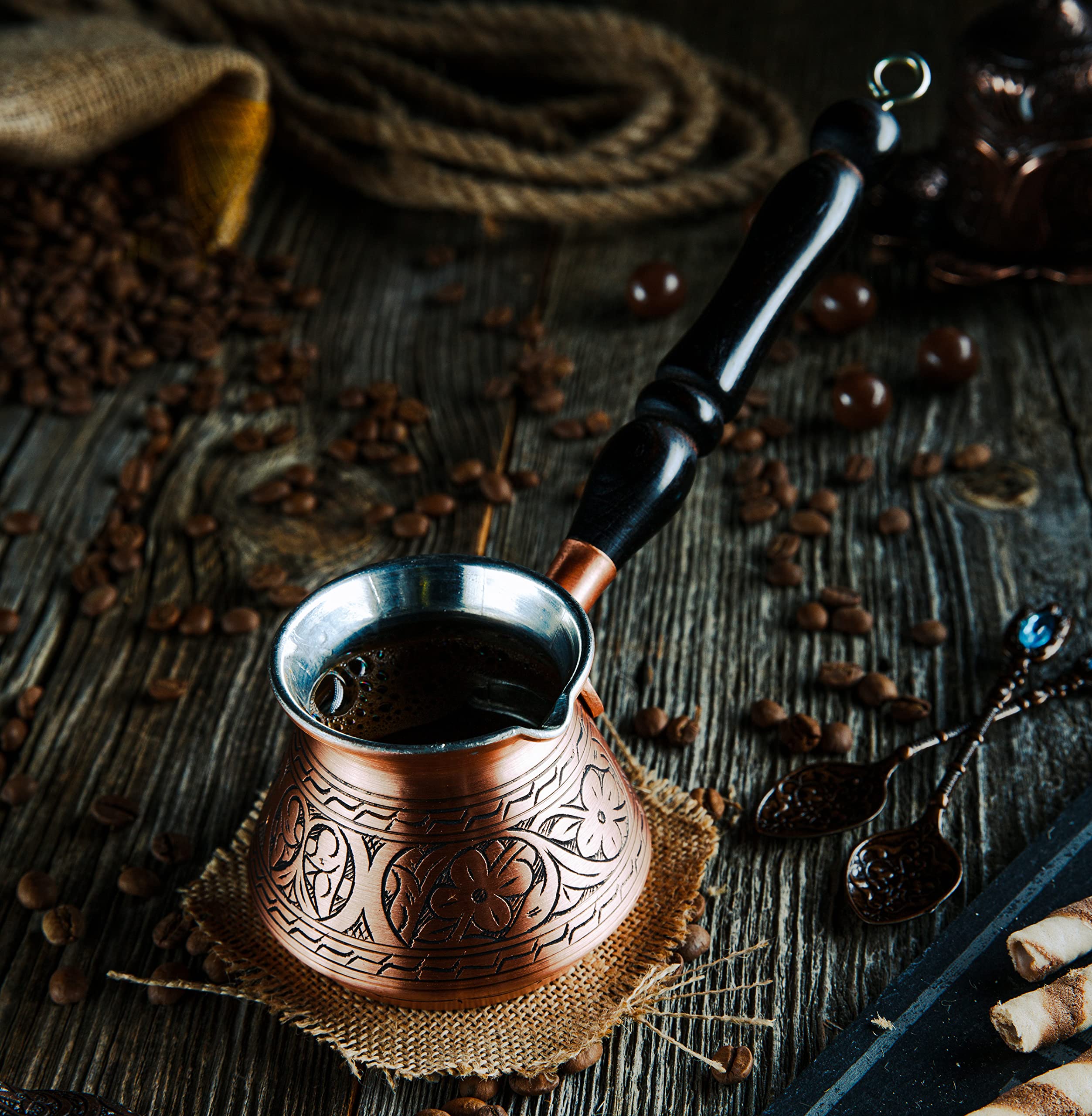 Uso en fogón eléctrico para calentar café de forma estable.