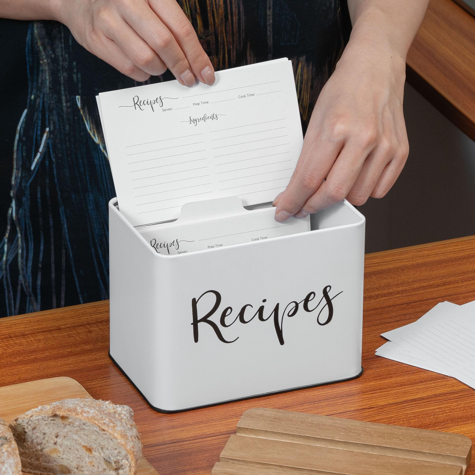 Caja Deppon para almacenar tarjetas y divisores, solución duradera y ligera.