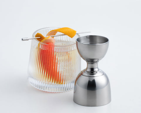 Derrison Jigger con marcas 1-5oz para porciones consistentes.