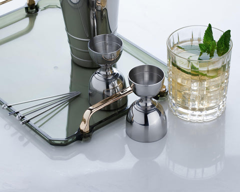 Derrison Jigger con marcas 2oz para vertidos grandes.