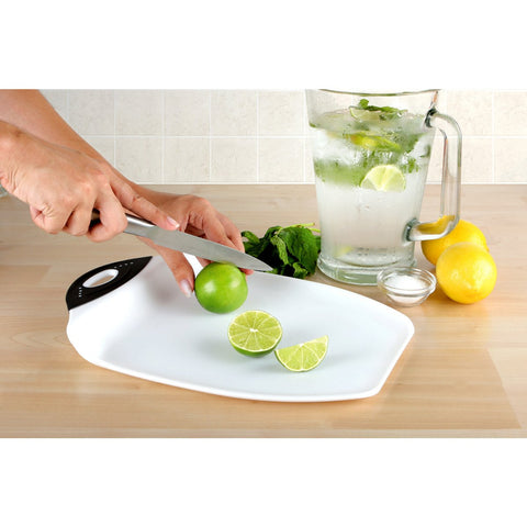 Dexas Chop & Scoop, tabla antideslizante para cortar con seguridad sin movimientos.